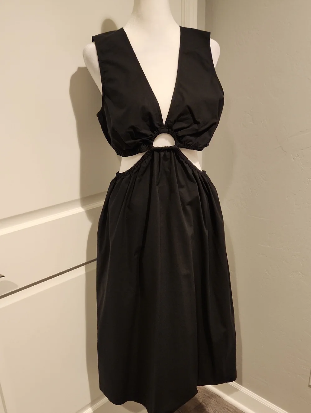 Rails Rizo Cutout Poplin Black Midi Dress with Front V- Neck- Medium - Picture 3 of 11